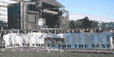 a oto rzeczona flaga:<br />zrobisz taką za 100zł z projektem, wydrukiem itd.?<br />A więc jak już mówiłem jak masz pisać bez sensu nie pisz wcale - milczenie droższe niż złoto - i tego się trzymaj! :]